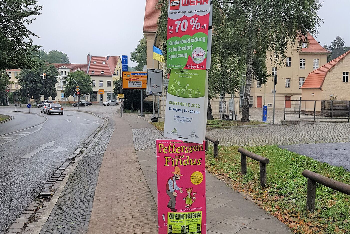Hauptstraße Ostseite, Höhe Parkplatz am Rathaus