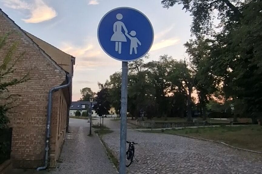 Vorsicht Gehweg Vorsicht Gehweg